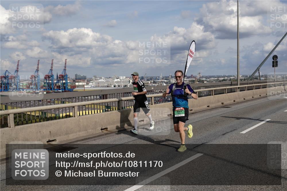 03.10.2026 - Köhlbrandbrückenlauf Michael Burmester http://msf.ph/oto/10811170 03.10.2026 15:24:36 Position 1  meine-sportfotos.de