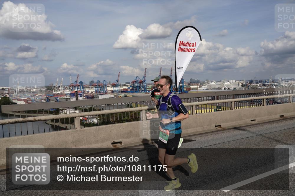 03.10.2026 - Köhlbrandbrückenlauf Michael Burmester http://msf.ph/oto/10811175 03.10.2026 15:24:38 Position 1  meine-sportfotos.de