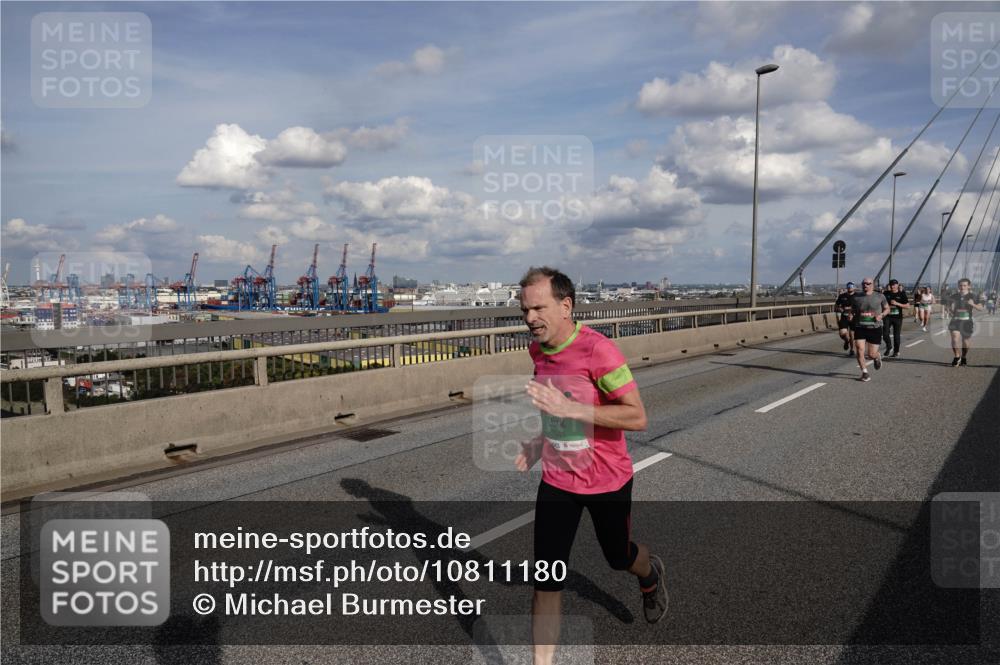 03.10.2026 - Köhlbrandbrückenlauf Michael Burmester http://msf.ph/oto/10811180 03.10.2026 15:24:39 Position 1  meine-sportfotos.de