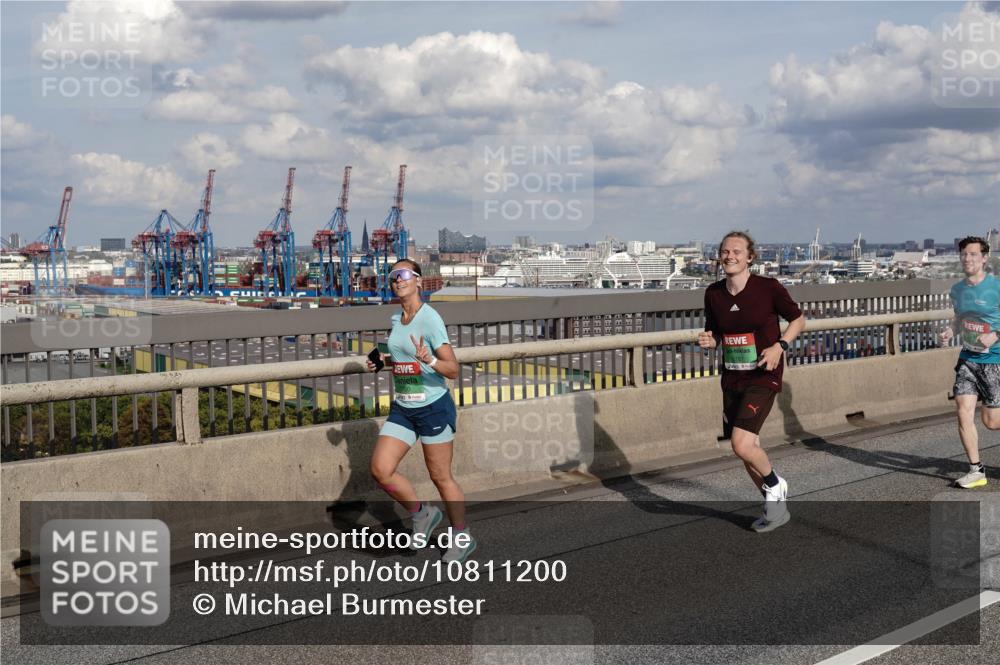 03.10.2026 - Köhlbrandbrückenlauf Michael Burmester http://msf.ph/oto/10811200 03.10.2026 15:24:46 Position 1  meine-sportfotos.de