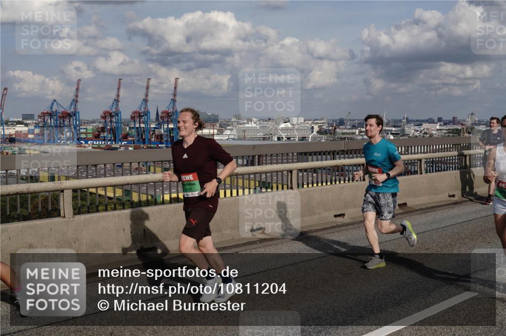 03.10.2026 - Köhlbrandbrückenlauf Michael Burmester http://msf.ph/oto/10811204 03.10.2026 15:24:47 Position 1 8187, 188 meine-sportfotos.de