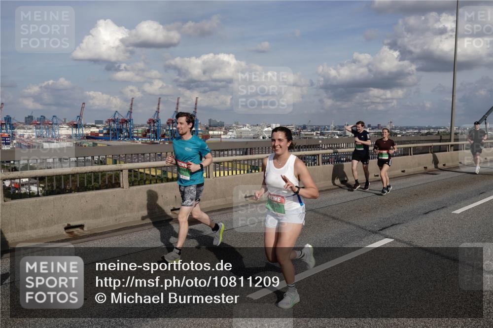 03.10.2026 - Köhlbrandbrückenlauf Michael Burmester http://msf.ph/oto/10811209 03.10.2026 15:24:48 Position 1  meine-sportfotos.de