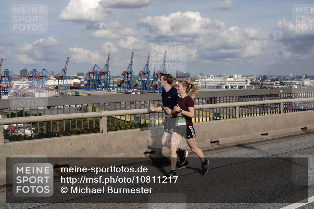 03.10.2026 - Köhlbrandbrückenlauf Michael Burmester http://msf.ph/oto/10811217 03.10.2026 15:24:50 Position 1  meine-sportfotos.de