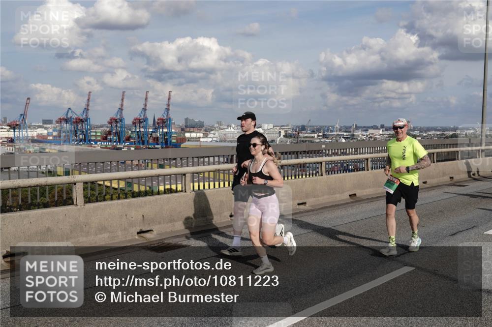 03.10.2026 - Köhlbrandbrückenlauf Michael Burmester http://msf.ph/oto/10811223 03.10.2026 15:24:52 Position 1  meine-sportfotos.de