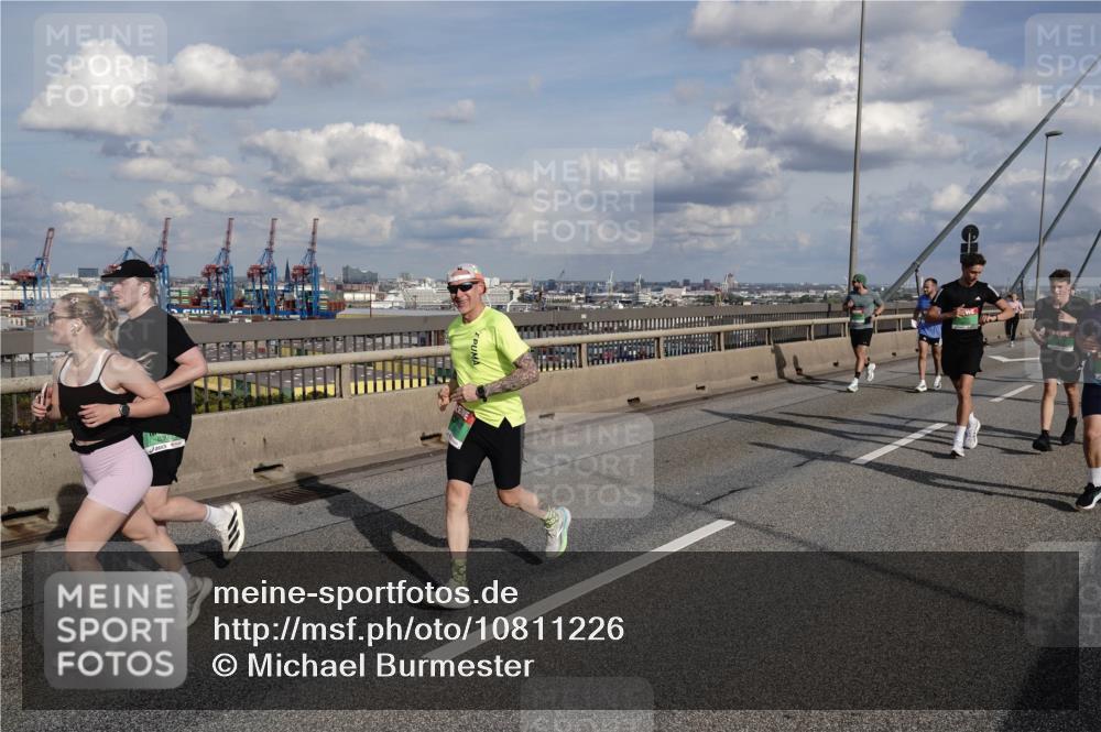 03.10.2026 - Köhlbrandbrückenlauf Michael Burmester http://msf.ph/oto/10811226 03.10.2026 15:24:53 Position 1 8305 meine-sportfotos.de