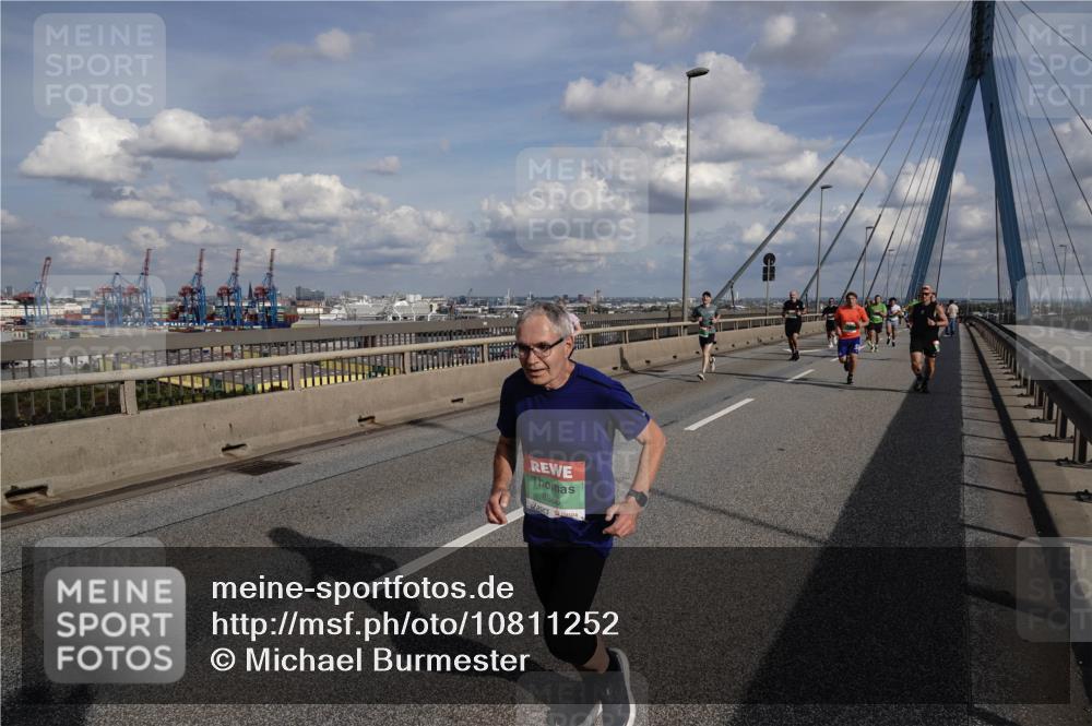 03.10.2026 - Köhlbrandbrückenlauf Michael Burmester http://msf.ph/oto/10811252 03.10.2026 15:24:59 Position 1 8366 meine-sportfotos.de