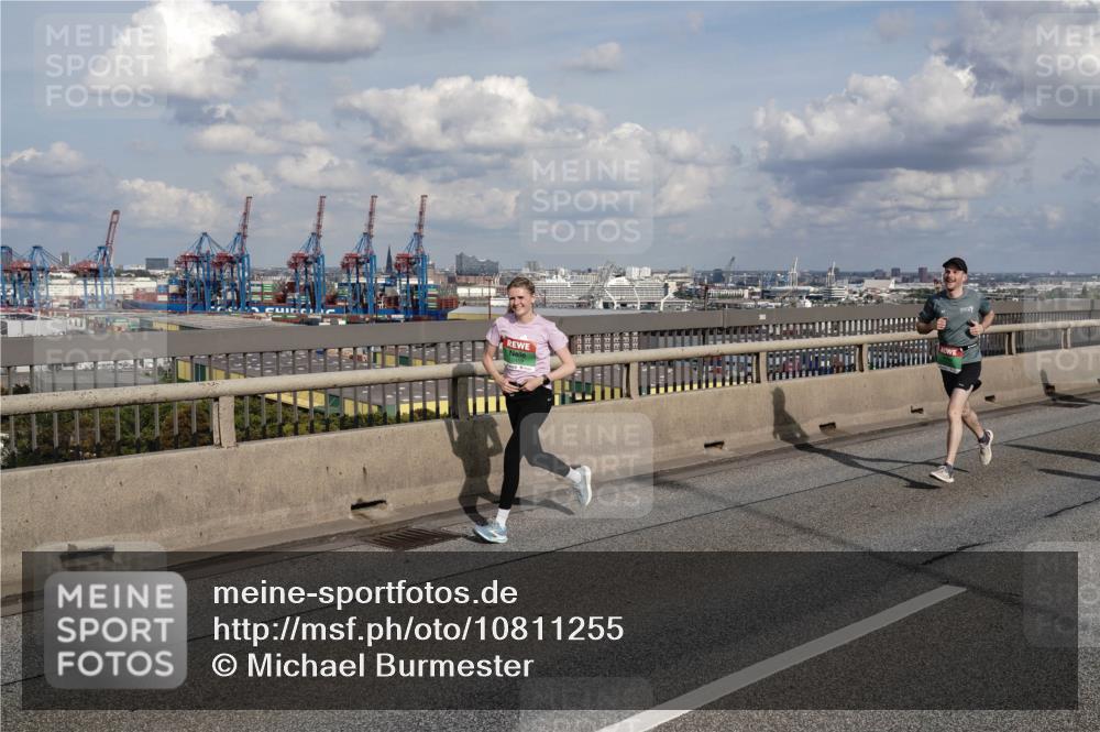 03.10.2026 - Köhlbrandbrückenlauf Michael Burmester http://msf.ph/oto/10811255 03.10.2026 15:25:00 Position 1  meine-sportfotos.de