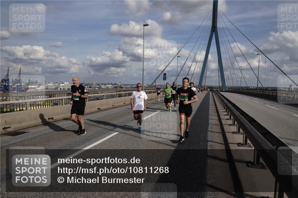 03.10.2026 - Köhlbrandbrückenlauf Michael Burmester http://msf.ph/oto/10811268 03.10.2026 15:25:03 Position 1  meine-sportfotos.de