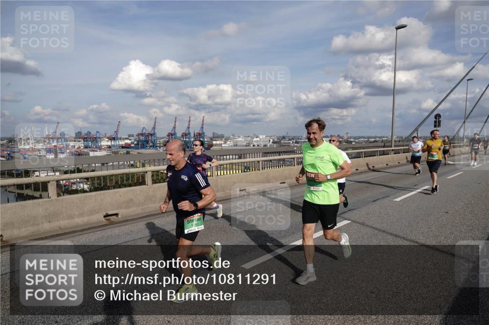 03.10.2026 - Köhlbrandbrückenlauf Michael Burmester http://msf.ph/oto/10811291 03.10.2026 15:25:08 Position 1  meine-sportfotos.de