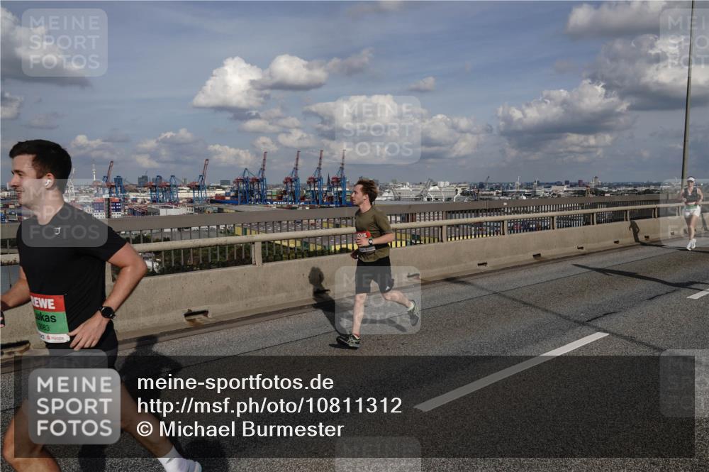 03.10.2026 - Köhlbrandbrückenlauf Michael Burmester http://msf.ph/oto/10811312 03.10.2026 15:25:14 Position 1 8083 meine-sportfotos.de
