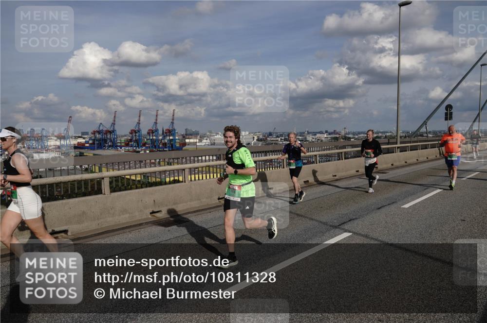 03.10.2026 - Köhlbrandbrückenlauf Michael Burmester http://msf.ph/oto/10811328 03.10.2026 15:25:18 Position 1  meine-sportfotos.de