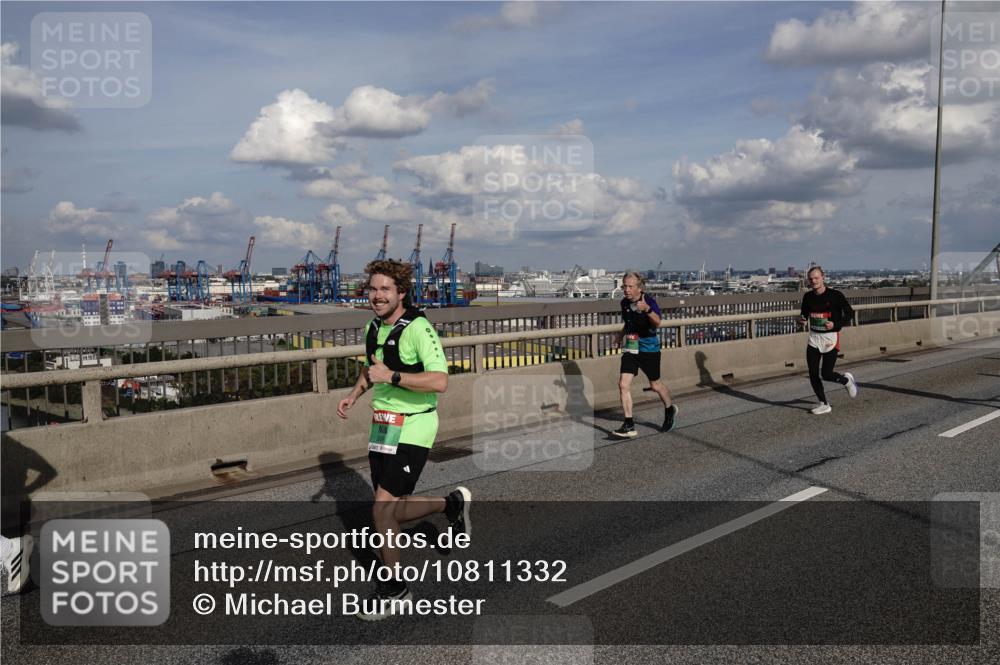 03.10.2026 - Köhlbrandbrückenlauf Michael Burmester http://msf.ph/oto/10811332 03.10.2026 15:25:19 Position 1  meine-sportfotos.de