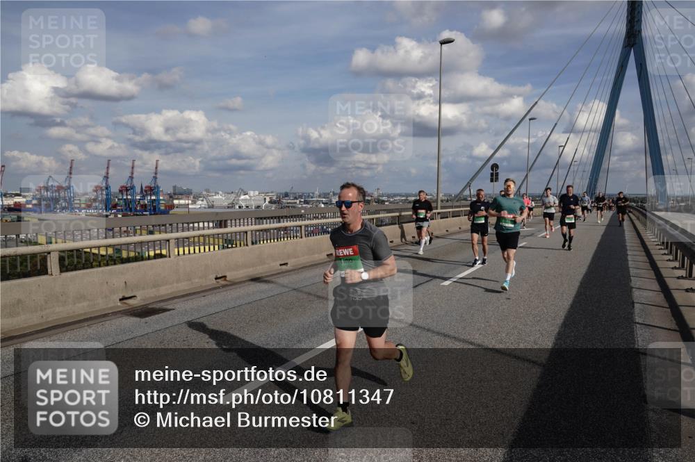 03.10.2026 - Köhlbrandbrückenlauf Michael Burmester http://msf.ph/oto/10811347 03.10.2026 15:25:23 Position 1 8384 meine-sportfotos.de