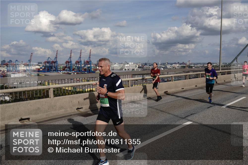 03.10.2026 - Köhlbrandbrückenlauf Michael Burmester http://msf.ph/oto/10811355 03.10.2026 15:25:25 Position 1 9732 meine-sportfotos.de