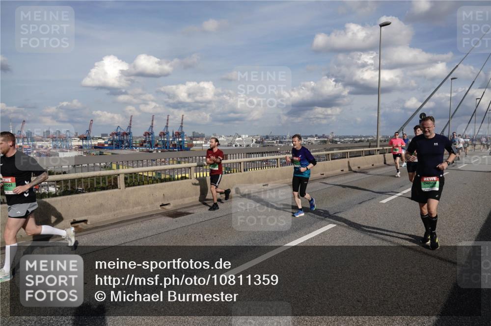 03.10.2026 - Köhlbrandbrückenlauf Michael Burmester http://msf.ph/oto/10811359 03.10.2026 15:25:26 Position 1  meine-sportfotos.de