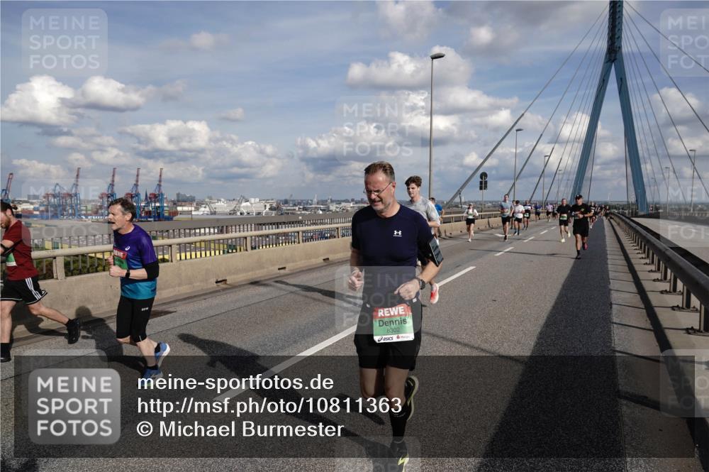 03.10.2026 - Köhlbrandbrückenlauf Michael Burmester http://msf.ph/oto/10811363 03.10.2026 15:25:27 Position 1 8302 meine-sportfotos.de