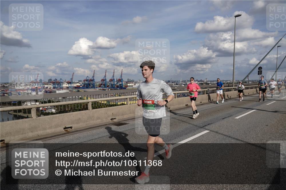 03.10.2026 - Köhlbrandbrückenlauf Michael Burmester http://msf.ph/oto/10811368 03.10.2026 15:25:29 Position 1 7152 meine-sportfotos.de