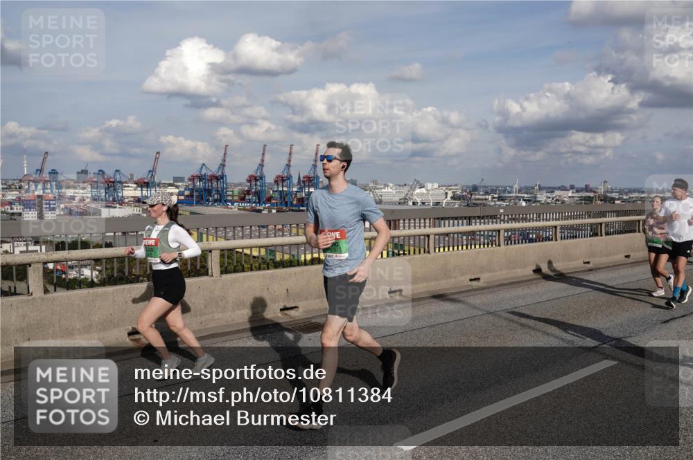 03.10.2026 - Köhlbrandbrückenlauf Michael Burmester http://msf.ph/oto/10811384 03.10.2026 15:25:33 Position 1  meine-sportfotos.de