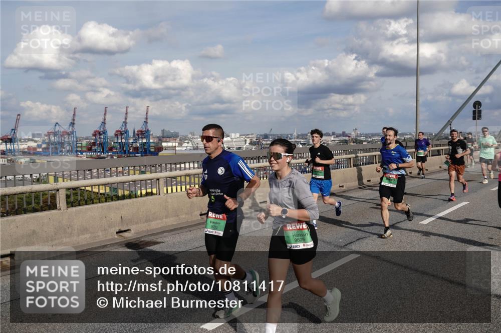 03.10.2026 - Köhlbrandbrückenlauf Michael Burmester http://msf.ph/oto/10811417 03.10.2026 15:25:44 Position 1 9710, 9809 meine-sportfotos.de