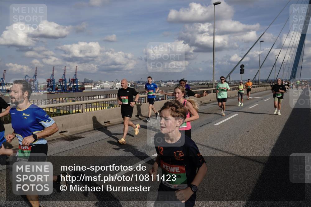 03.10.2026 - Köhlbrandbrückenlauf Michael Burmester http://msf.ph/oto/10811423 03.10.2026 15:25:45 Position 1 739, 1517 meine-sportfotos.de