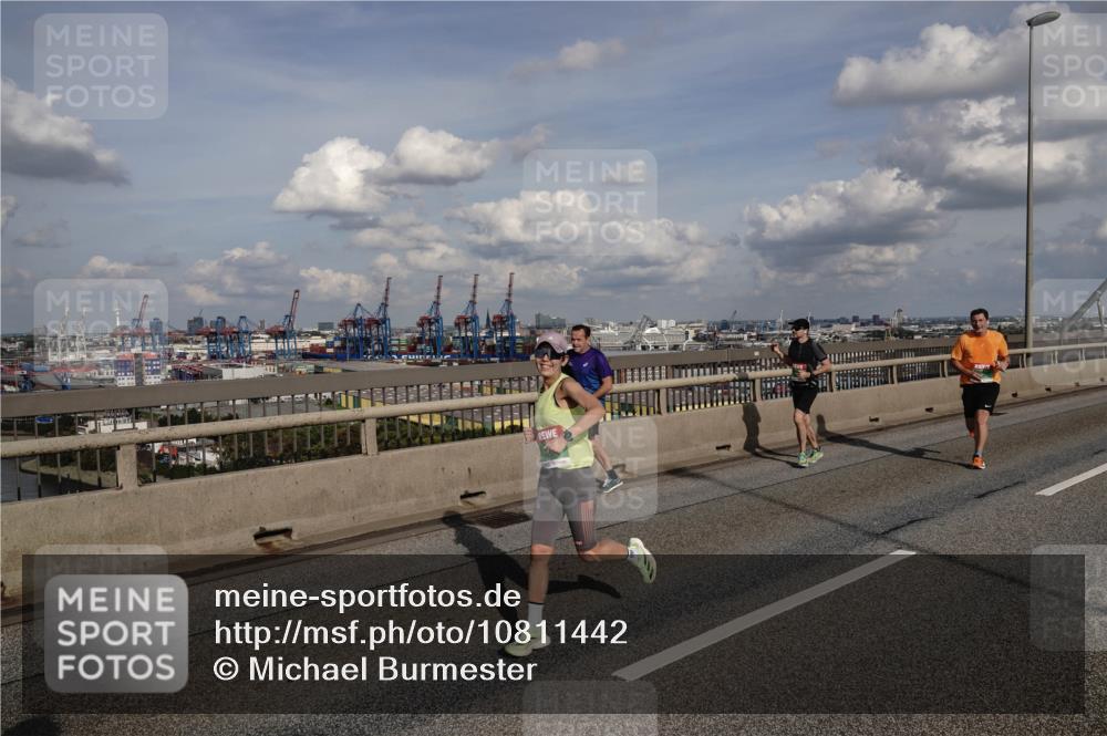 03.10.2026 - Köhlbrandbrückenlauf Michael Burmester http://msf.ph/oto/10811442 03.10.2026 15:25:49 Position 1  meine-sportfotos.de