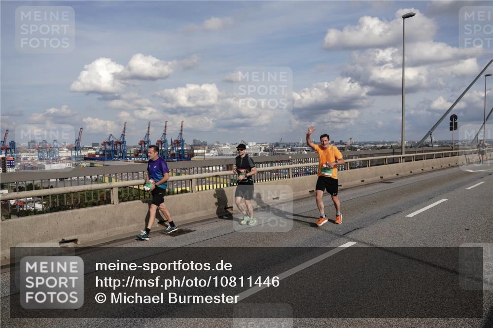 03.10.2026 - Köhlbrandbrückenlauf Michael Burmester http://msf.ph/oto/10811446 03.10.2026 15:25:50 Position 1  meine-sportfotos.de