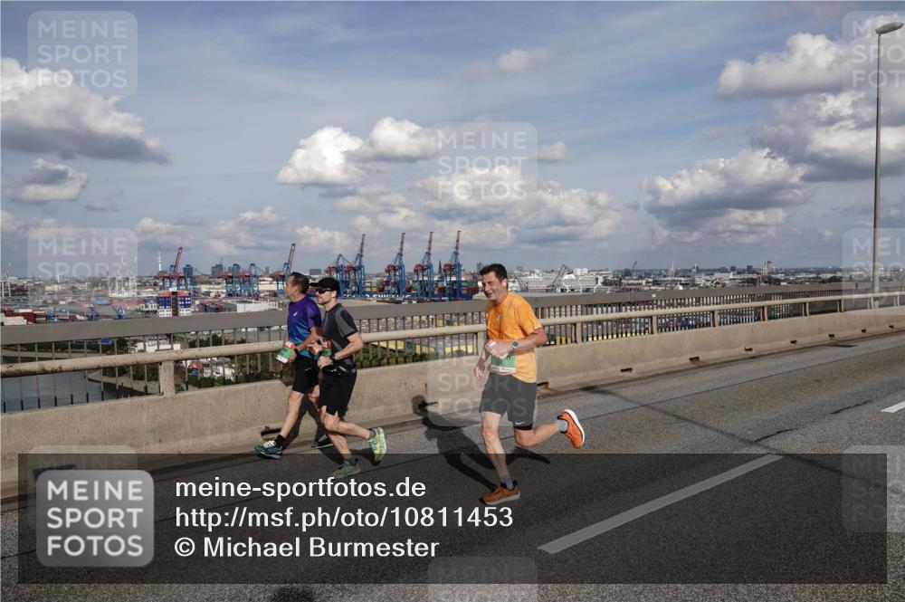 03.10.2026 - Köhlbrandbrückenlauf Michael Burmester http://msf.ph/oto/10811453 03.10.2026 15:25:51 Position 1  meine-sportfotos.de