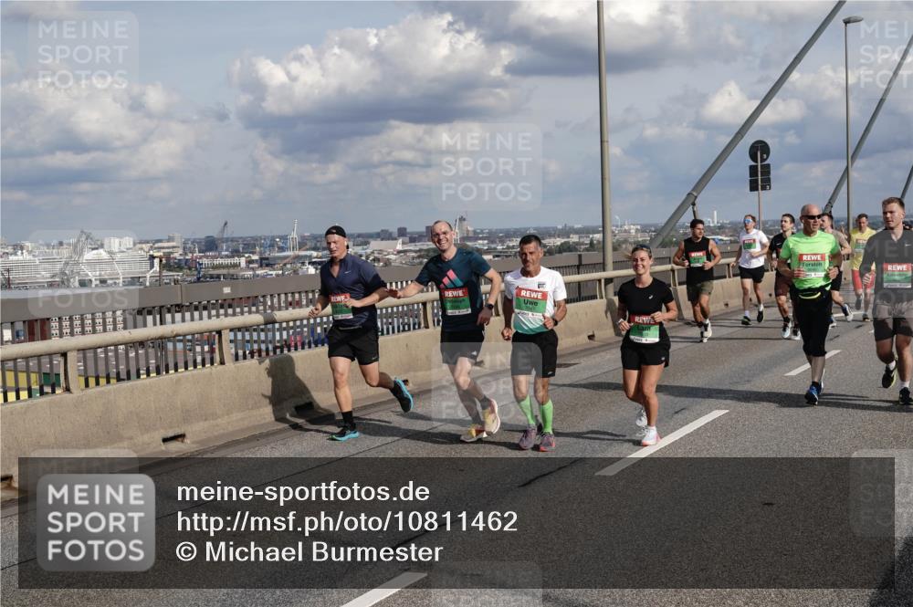 03.10.2026 - Köhlbrandbrückenlauf Michael Burmester http://msf.ph/oto/10811462 03.10.2026 15:25:58 Position 1  meine-sportfotos.de