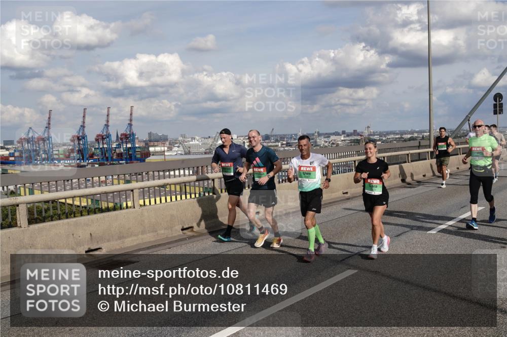 03.10.2026 - Köhlbrandbrückenlauf Michael Burmester http://msf.ph/oto/10811469 03.10.2026 15:25:59 Position 1  meine-sportfotos.de