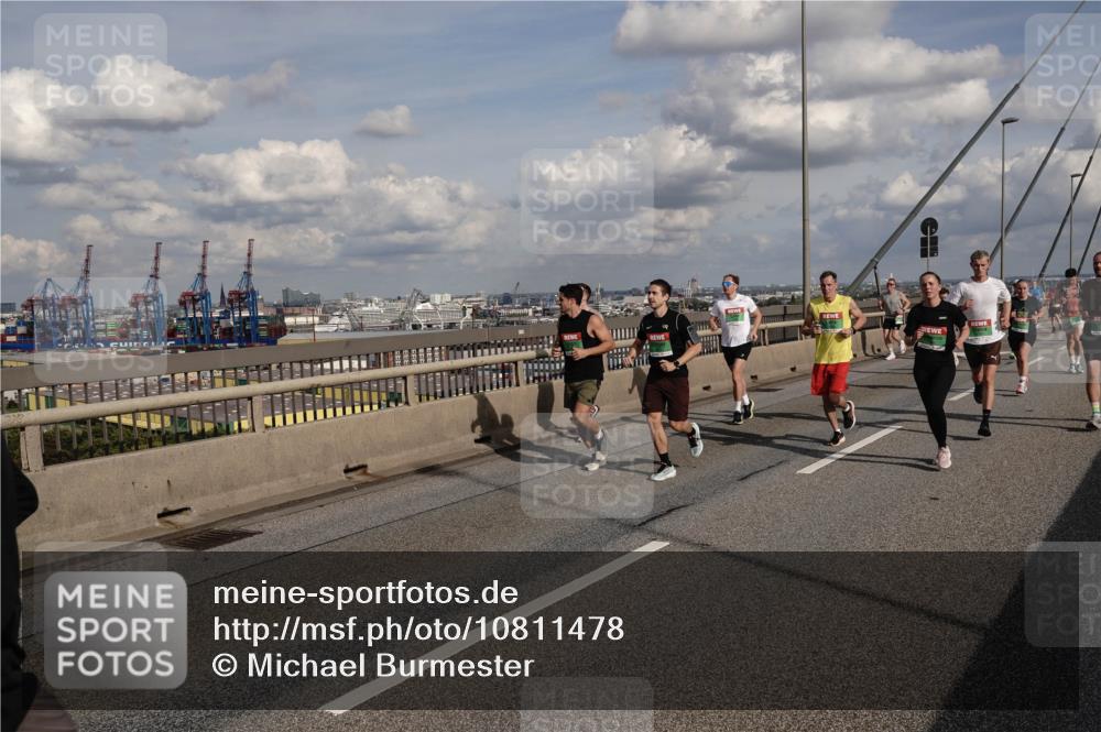 03.10.2026 - Köhlbrandbrückenlauf Michael Burmester http://msf.ph/oto/10811478 03.10.2026 15:26:02 Position 1  meine-sportfotos.de