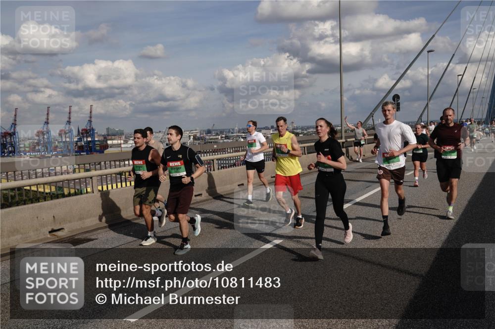 03.10.2026 - Köhlbrandbrückenlauf Michael Burmester http://msf.ph/oto/10811483 03.10.2026 15:26:03 Position 1 52 meine-sportfotos.de