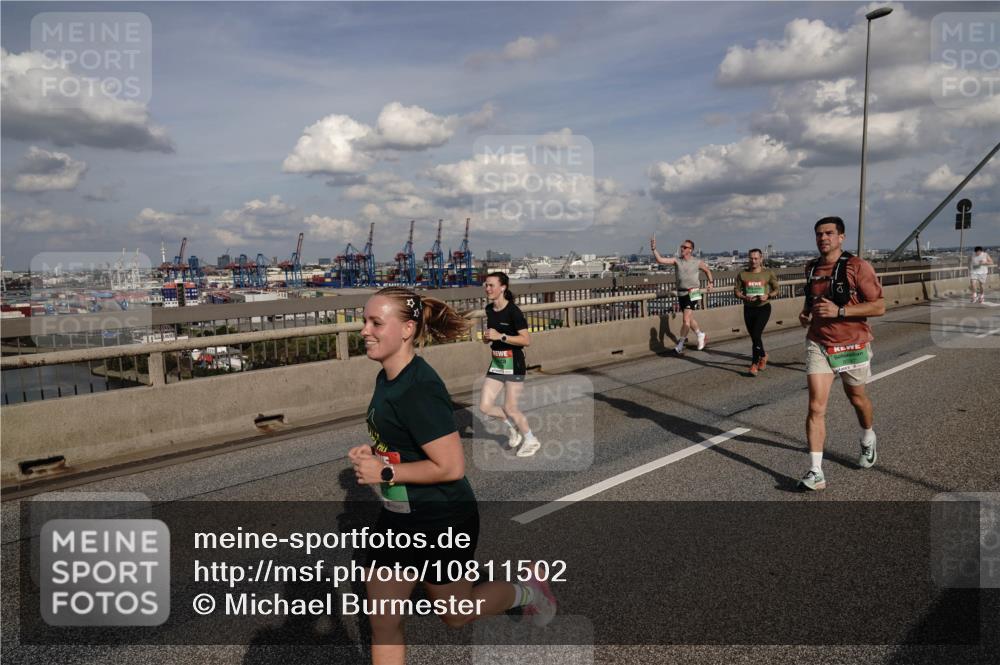 03.10.2026 - Köhlbrandbrückenlauf Michael Burmester http://msf.ph/oto/10811502 03.10.2026 15:26:07 Position 1  meine-sportfotos.de