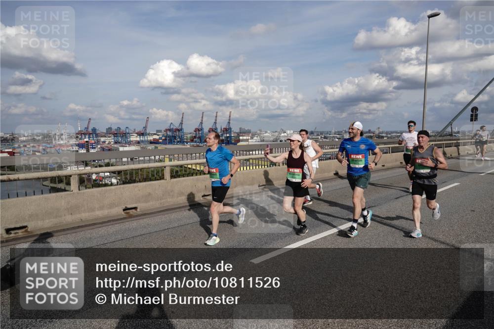03.10.2026 - Köhlbrandbrückenlauf Michael Burmester http://msf.ph/oto/10811526 03.10.2026 15:26:14 Position 1  meine-sportfotos.de