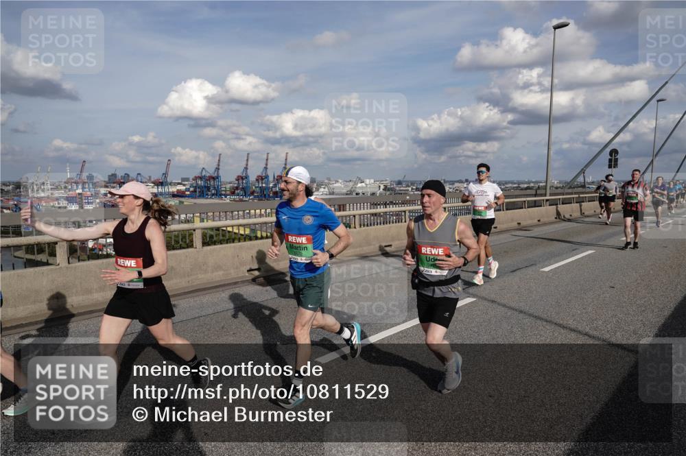 03.10.2026 - Köhlbrandbrückenlauf Michael Burmester http://msf.ph/oto/10811529 03.10.2026 15:26:15 Position 1  meine-sportfotos.de