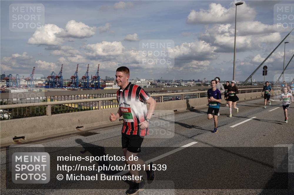 03.10.2026 - Köhlbrandbrückenlauf Michael Burmester http://msf.ph/oto/10811539 03.10.2026 15:26:18 Position 1 1 meine-sportfotos.de