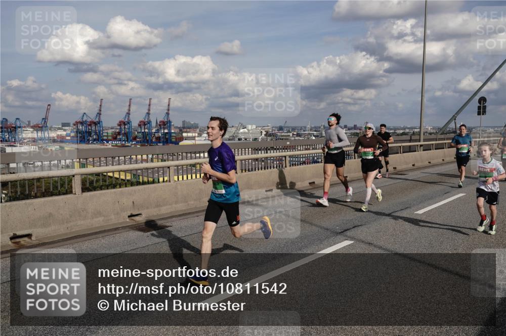 03.10.2026 - Köhlbrandbrückenlauf Michael Burmester http://msf.ph/oto/10811542 03.10.2026 15:26:19 Position 1  meine-sportfotos.de