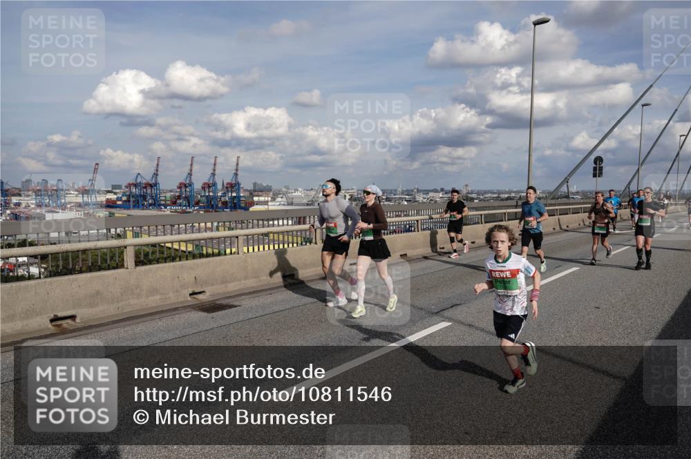 03.10.2026 - Köhlbrandbrückenlauf Michael Burmester http://msf.ph/oto/10811546 03.10.2026 15:26:20 Position 1  meine-sportfotos.de