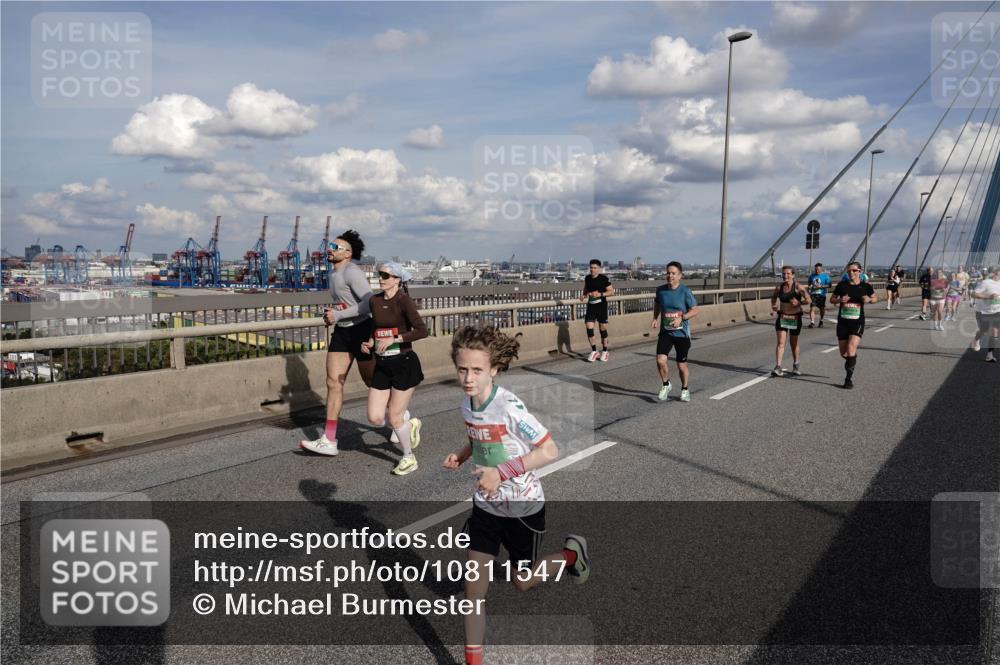 03.10.2026 - Köhlbrandbrückenlauf Michael Burmester http://msf.ph/oto/10811547 03.10.2026 15:26:21 Position 1  meine-sportfotos.de