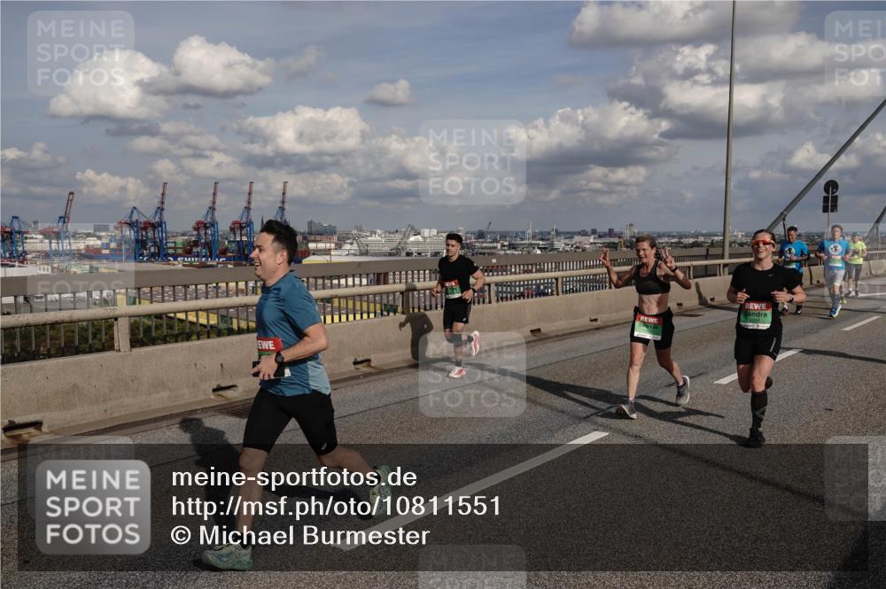 03.10.2026 - Köhlbrandbrückenlauf Michael Burmester http://msf.ph/oto/10811551 03.10.2026 15:26:22 Position 1  meine-sportfotos.de