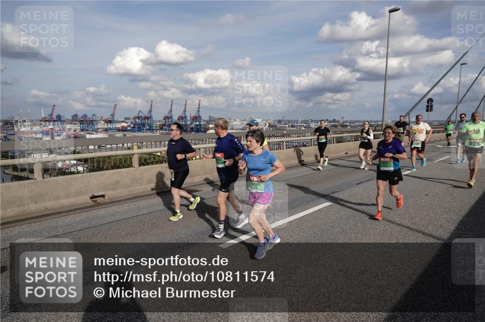 03.10.2026 - Köhlbrandbrückenlauf Michael Burmester http://msf.ph/oto/10811574 03.10.2026 15:26:28 Position 1  meine-sportfotos.de