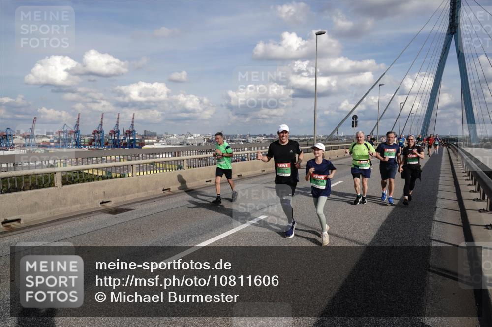 03.10.2026 - Köhlbrandbrückenlauf Michael Burmester http://msf.ph/oto/10811606 03.10.2026 15:26:35 Position 1  meine-sportfotos.de