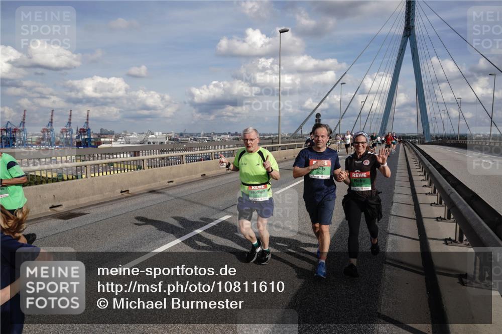 03.10.2026 - Köhlbrandbrückenlauf Michael Burmester http://msf.ph/oto/10811610 03.10.2026 15:26:36 Position 1 8529 meine-sportfotos.de