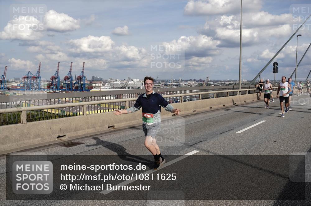 03.10.2026 - Köhlbrandbrückenlauf Michael Burmester http://msf.ph/oto/10811625 03.10.2026 15:26:40 Position 1  meine-sportfotos.de