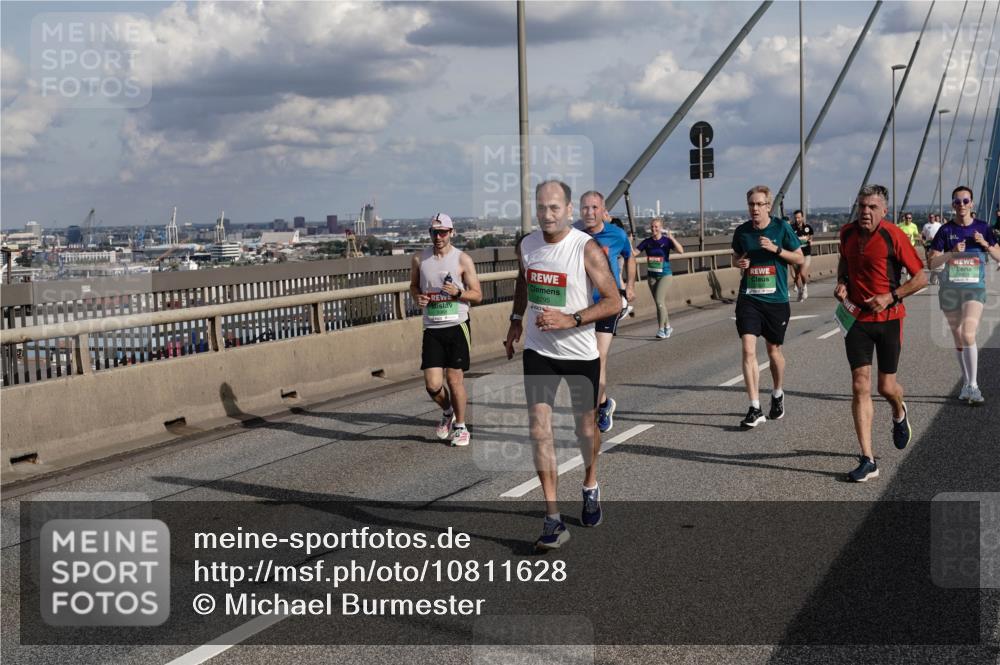 03.10.2026 - Köhlbrandbrückenlauf Michael Burmester http://msf.ph/oto/10811628 03.10.2026 15:26:42 Position 1  meine-sportfotos.de