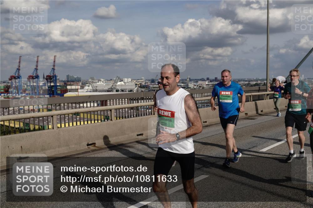 03.10.2026 - Köhlbrandbrückenlauf Michael Burmester http://msf.ph/oto/10811633 03.10.2026 15:26:43 Position 1 8295, 8431 meine-sportfotos.de