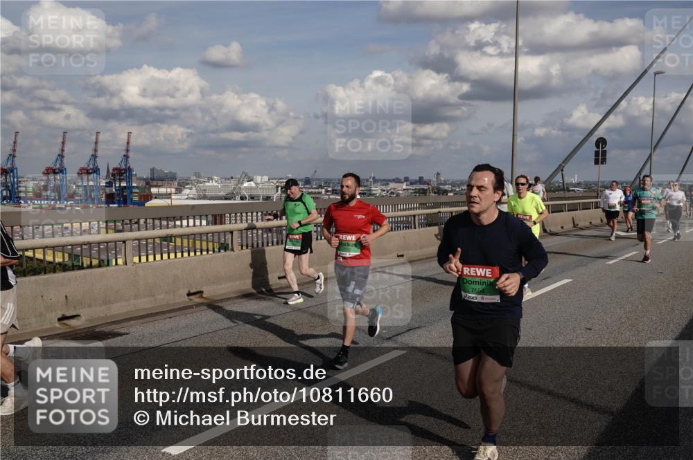 03.10.2026 - Köhlbrandbrückenlauf Michael Burmester http://msf.ph/oto/10811660 03.10.2026 15:26:51 Position 1 7654 meine-sportfotos.de