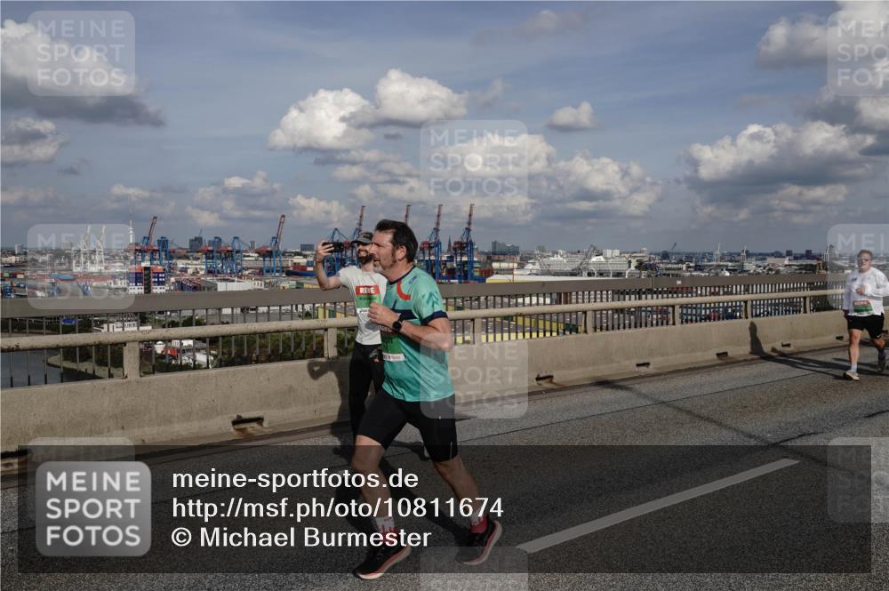 03.10.2026 - Köhlbrandbrückenlauf Michael Burmester http://msf.ph/oto/10811674 03.10.2026 15:26:55 Position 1  meine-sportfotos.de