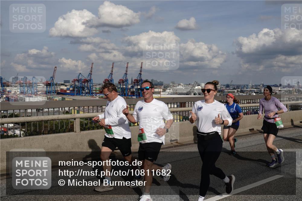 03.10.2026 - Köhlbrandbrückenlauf Michael Burmester http://msf.ph/oto/10811682 03.10.2026 15:26:57 Position 1  meine-sportfotos.de