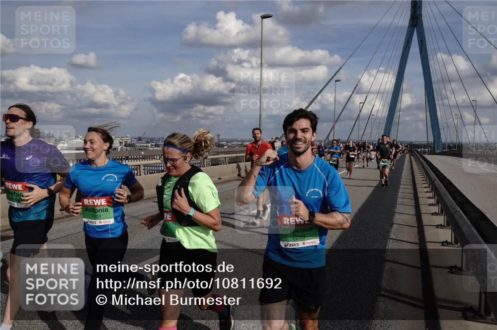 03.10.2026 - Köhlbrandbrückenlauf Michael Burmester http://msf.ph/oto/10811692 03.10.2026 15:27:00 Position 1 8549, 7207, 7209 meine-sportfotos.de