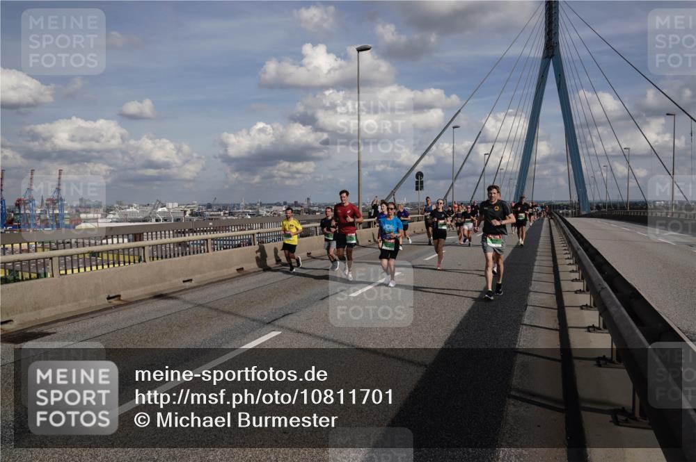 03.10.2026 - Köhlbrandbrückenlauf Michael Burmester http://msf.ph/oto/10811701 03.10.2026 15:27:02 Position 1  meine-sportfotos.de